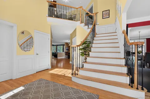 $949,900 | 2 Holly Crescent, Hopewell Junction, NY 12533