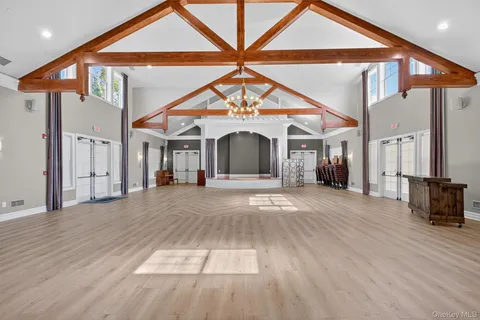 $949,900 | 2 Holly Crescent, Hopewell Junction, NY 12533