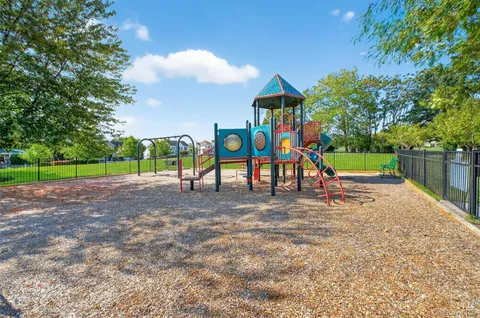 $949,900 | 2 Holly Crescent, Hopewell Junction, NY 12533
