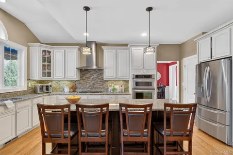 $949,900 | 2 Holly Crescent, Hopewell Junction, NY 12533