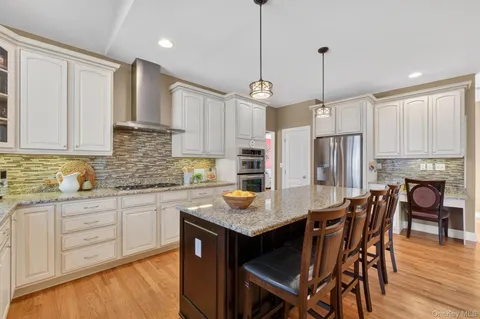 $949,900 | 2 Holly Crescent, Hopewell Junction, NY 12533