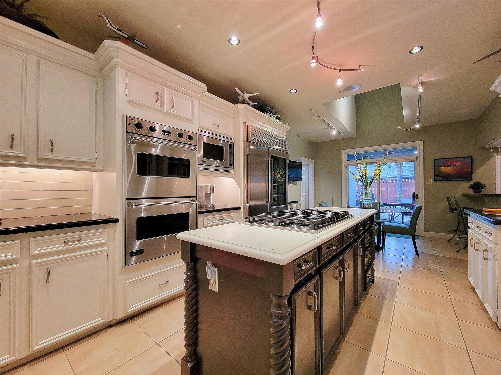4401 Roseland Street Houston, TX 77006 - Photo 20 of 46 a kitchen with stainless steel appliances kitchen island granite countertop a stove and a sink
