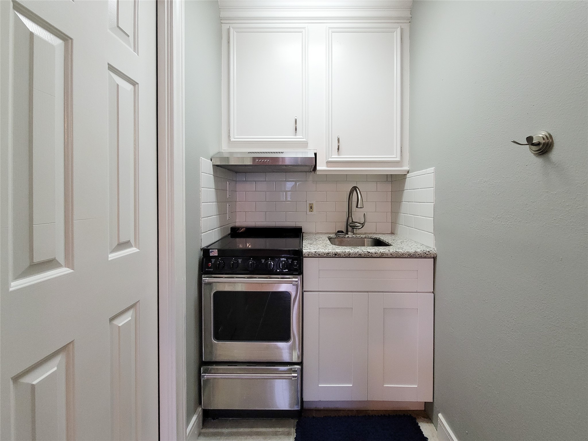 4401 Roseland Street Houston, TX 77006 - Photo 35 of 46 a kitchen with a stove and white cabinets