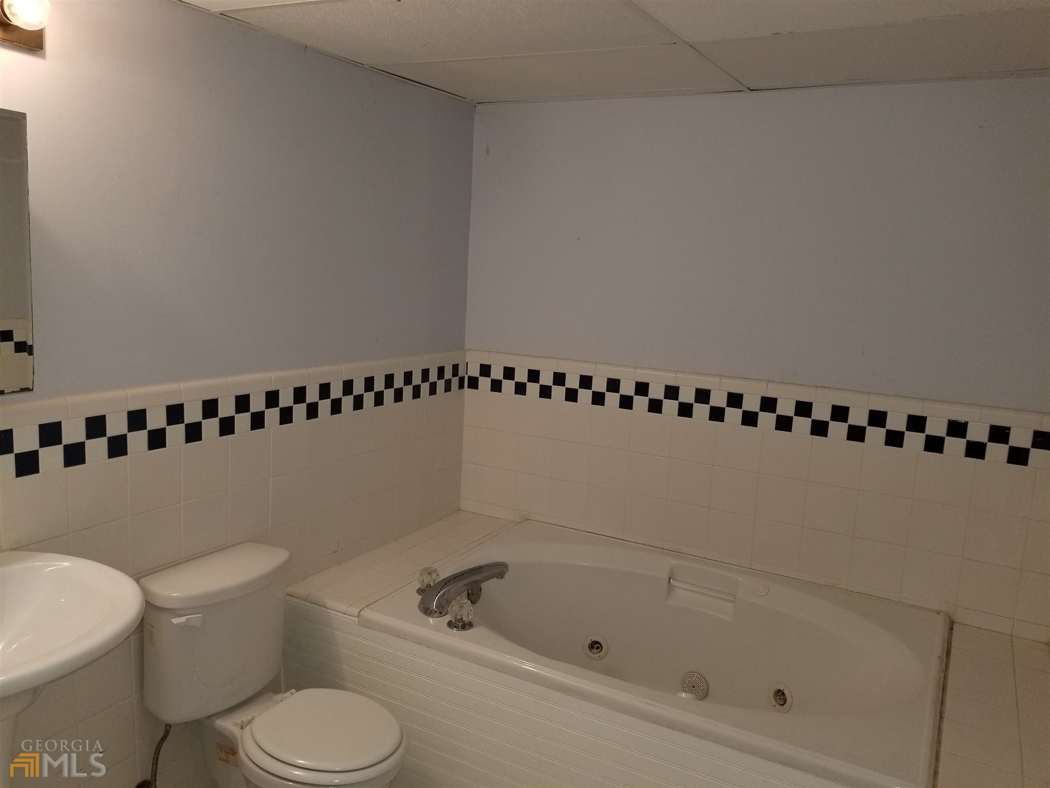 163 Tommy Barnett Road Nicholson, GA 30565 - Photo 12 of 14 a bathroom with a bathtub and a toilet