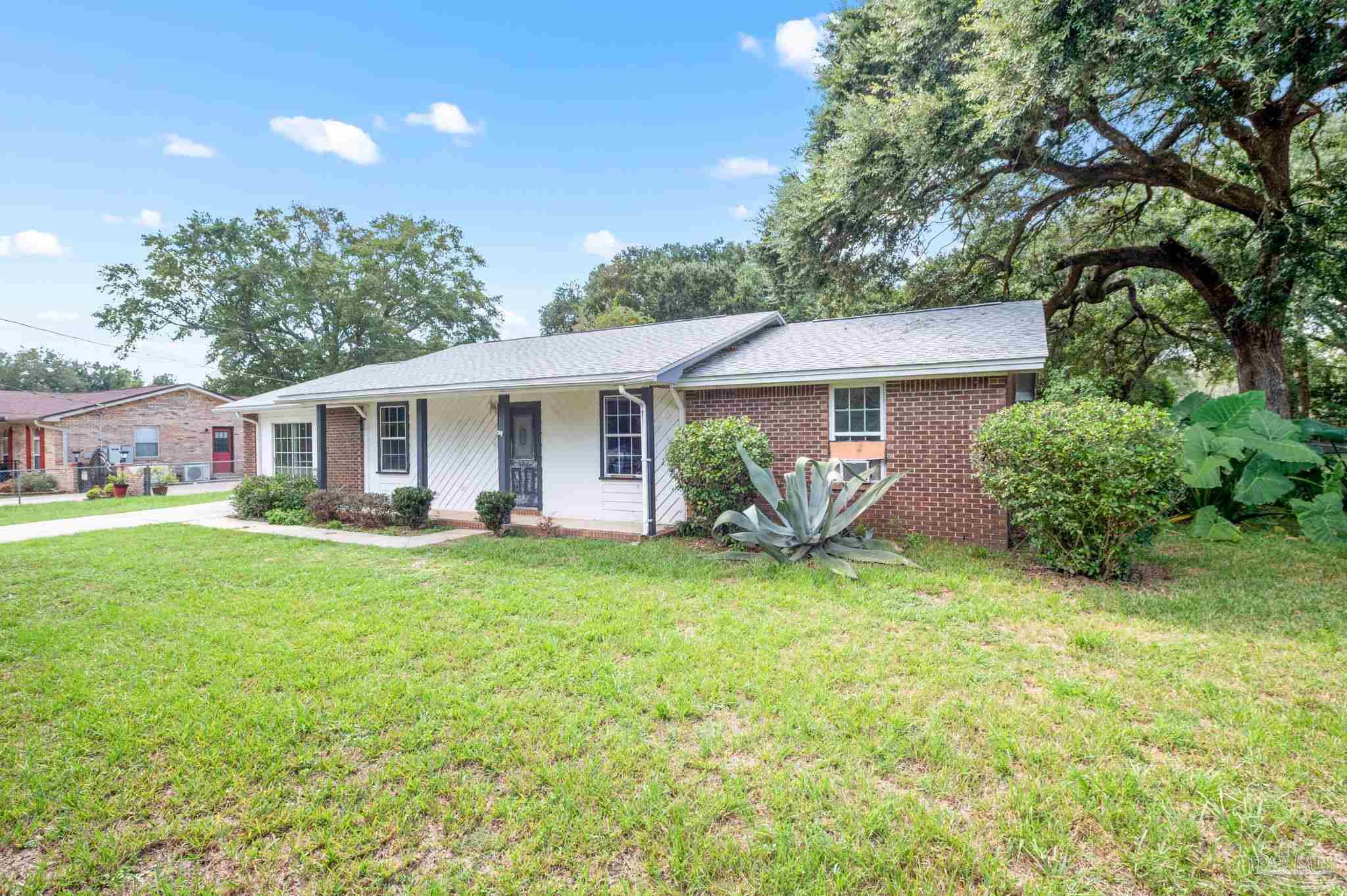 4435 Pace Lane Pace, FL 32571 - Photo 3 of 33 Gallery Image 3