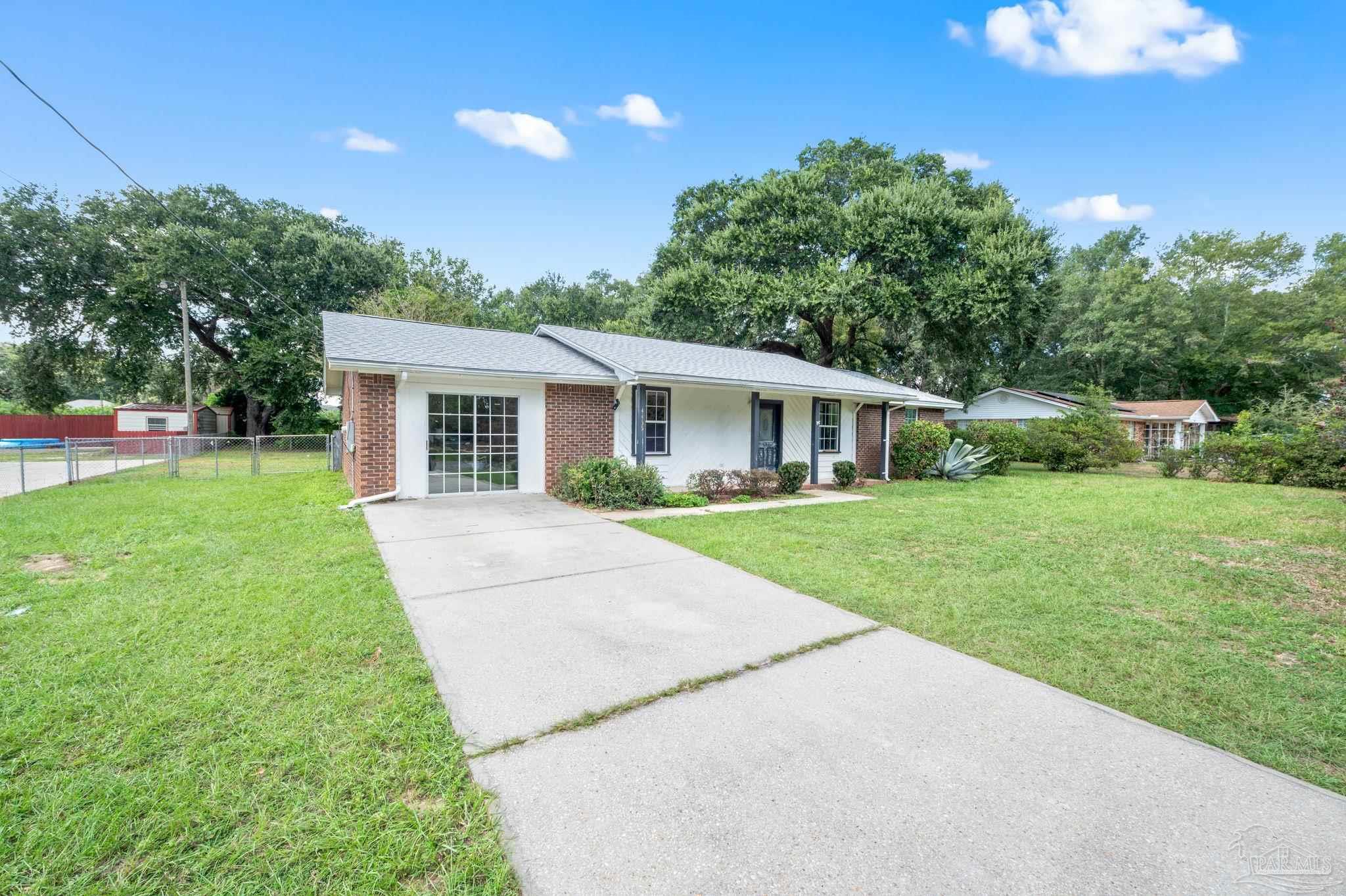4435 Pace Lane Pace, FL 32571 - Photo 4 of 33 Gallery Image 4