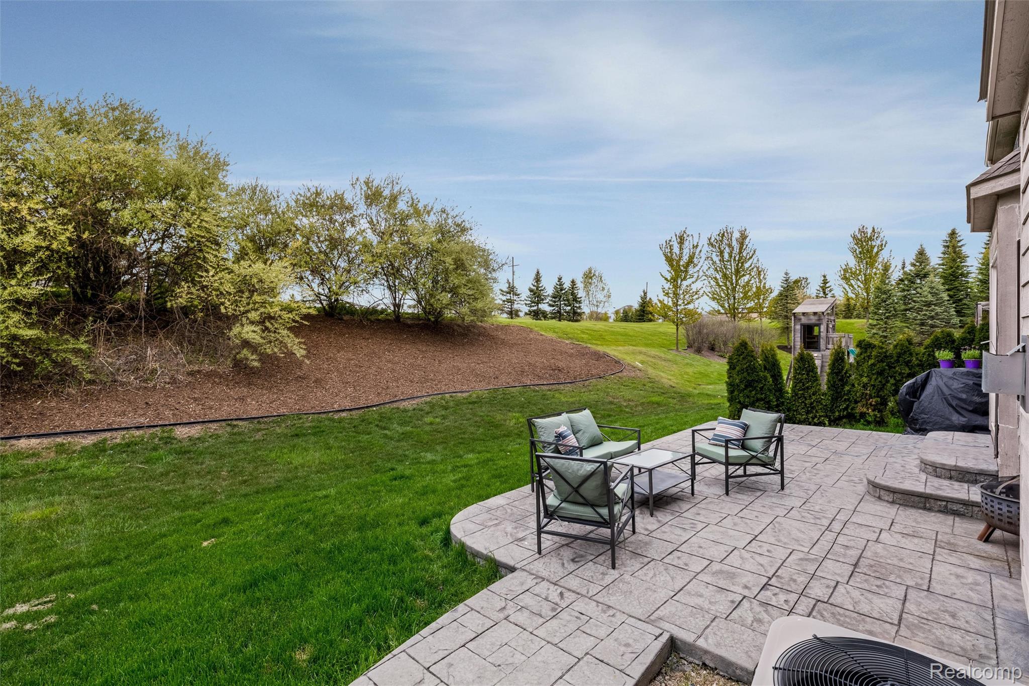 1016 West Snell Road Rochester, MI 48306 - Photo 33 of 35 37-4790 Catalina Dr 0036.jpg