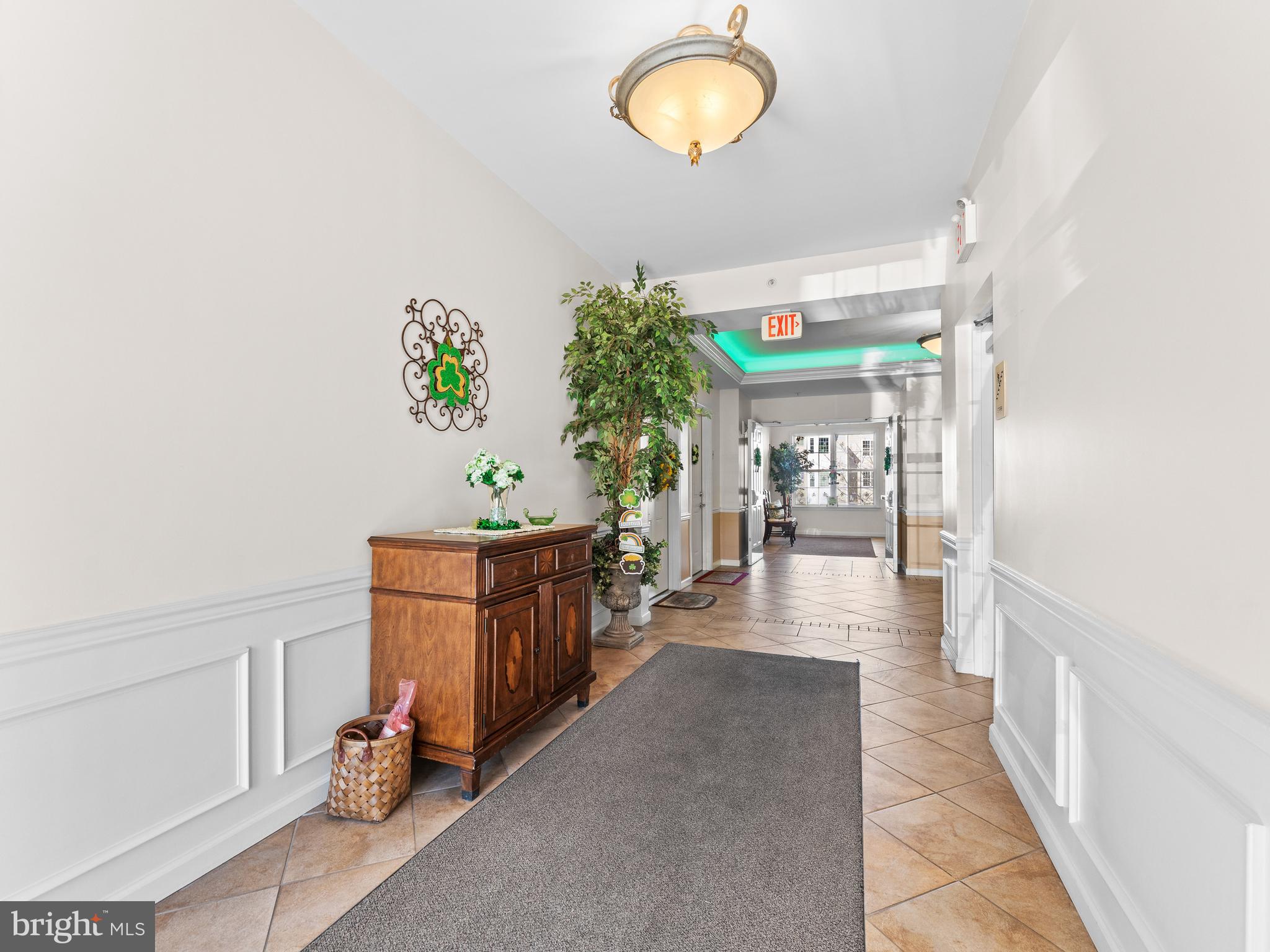 522 Creekside Drive Brookhaven, PA 19015 - Photo 20 of 28 a view of a hallway