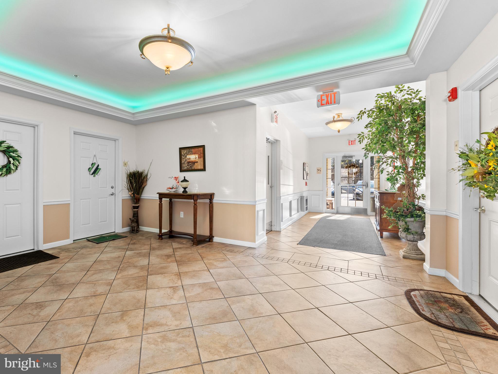 522 Creekside Drive Brookhaven, PA 19015 - Photo 21 of 28 a living room with furniture
