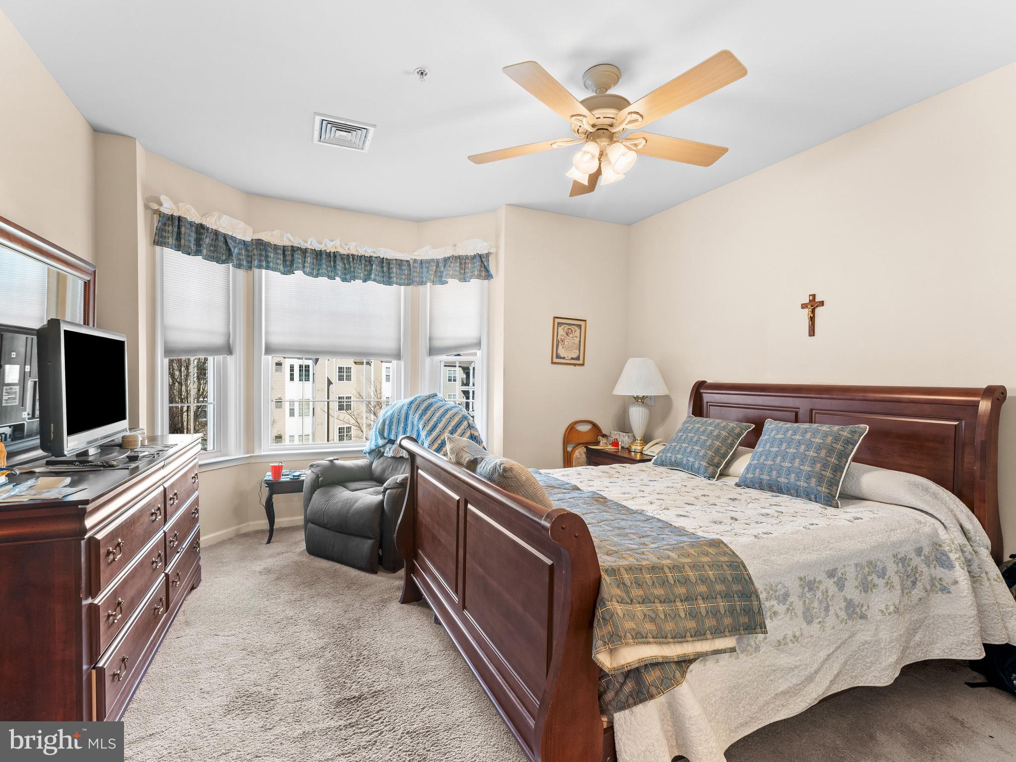 522 Creekside Drive Brookhaven, PA 19015 - Photo 9 of 28 a bed room with a bed and a large window