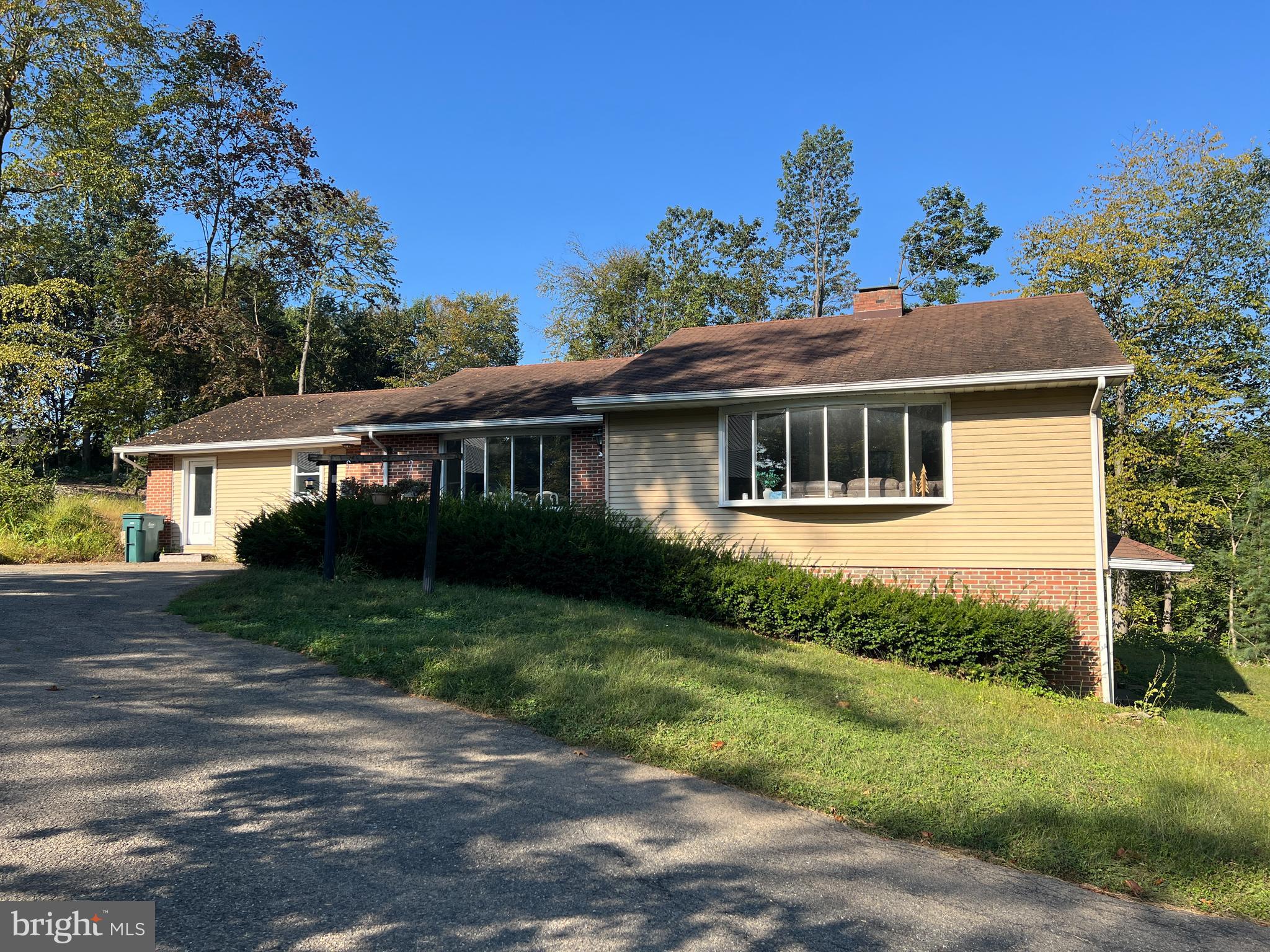 a view of a house with a yard