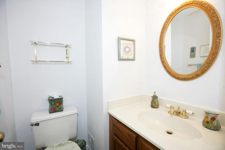 2407 McCormick Road Rockville, MD 20850 - Photo 2 of 18 Powder Room