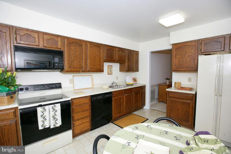 2407 McCormick Road Rockville, MD 20850 - Photo 4 of 18 Kitchen