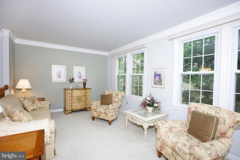 2407 McCormick Road Rockville, MD 20850 - Photo 5 of 18 Living Room
