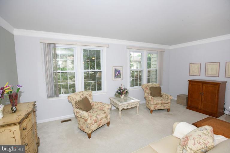 2407 McCormick Road Rockville, MD 20850 - Photo 6 of 18 Living Room