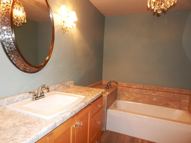 $419,900 | 916 Hawthorne Court, Manitowoc, WI 54220