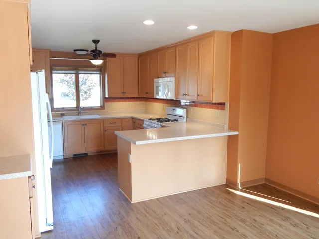 $419,900 | 916 Hawthorne Court, Manitowoc, WI 54220