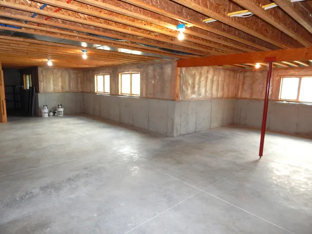 $419,900 | 916 Hawthorne Court, Manitowoc, WI 54220