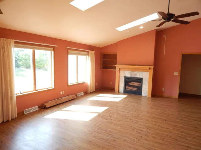 $419,900 | 916 Hawthorne Court, Manitowoc, WI 54220