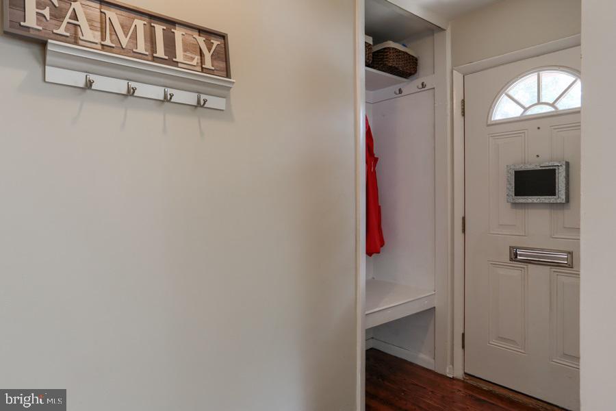 3226 Cloverfield Road Harrisburg, PA 17109 - Photo 3 of 25 Gallery Image 3
