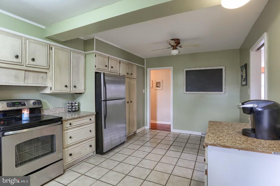 3226 Cloverfield Road Harrisburg, PA 17109 - Photo 8 of 25 Gallery Image 8