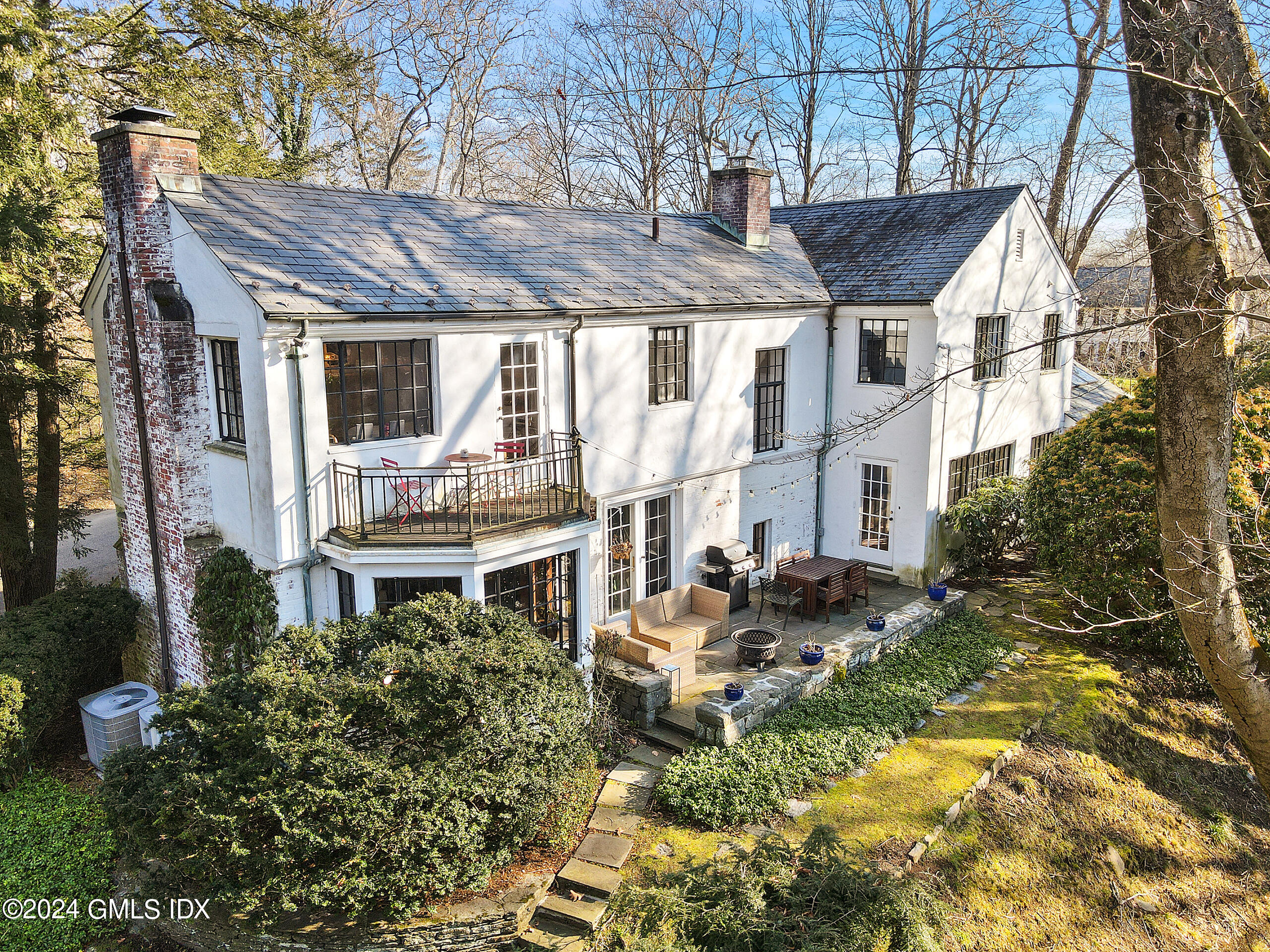 a view of a house with backyard and sitting area