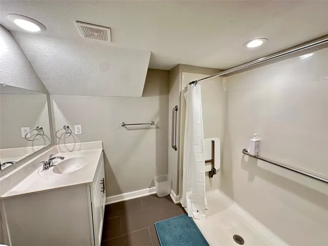 $1,500 | 1304 Ave N Ursuline Street, Galveston, TX 77550