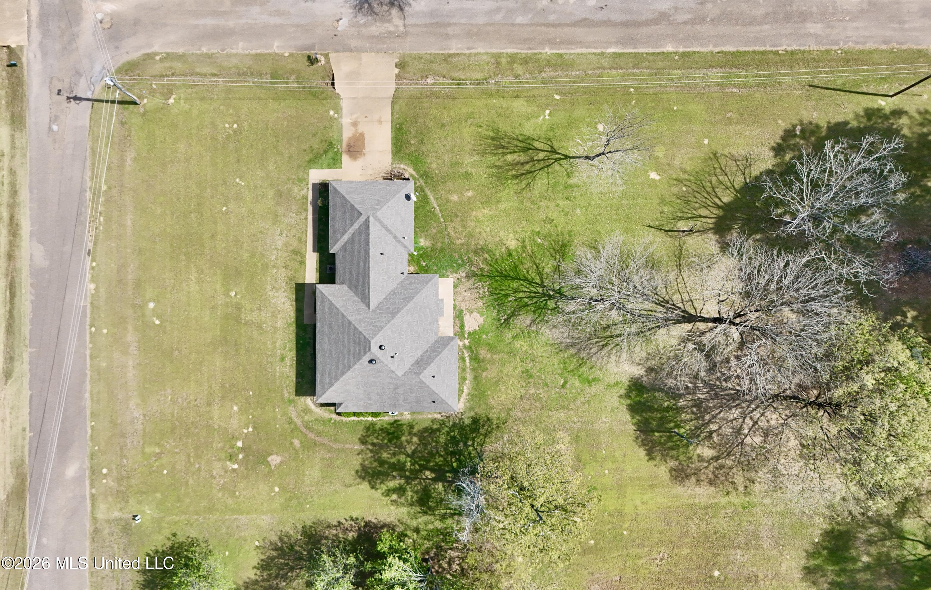 316 Ridge Park Drive Raymond, MS 39154 - Photo 4 of 26 dji_fly_20260323_145936_0793_17742988571