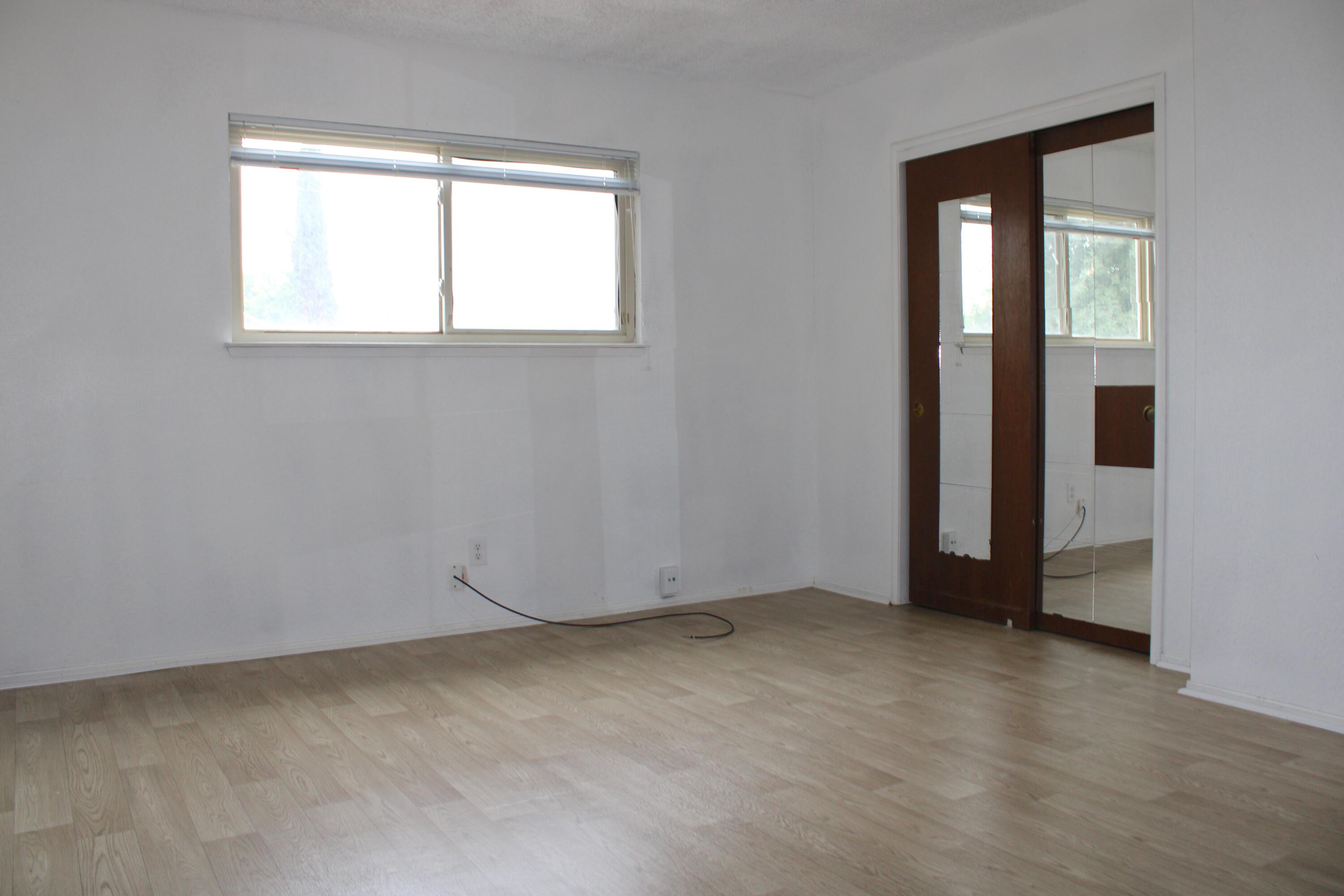 517 South R Street Tulare, CA 93274 - Photo 11 of 21 an empty room with windows