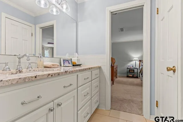 a en suite bathroom with a sink and a mirror