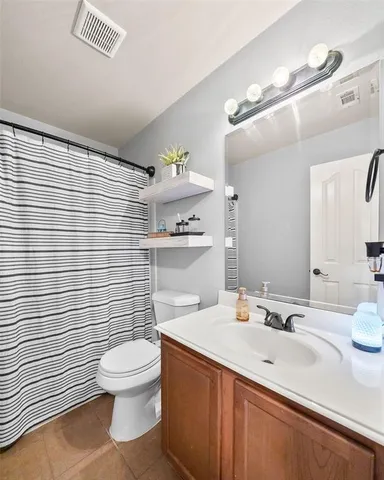 a view of entryway and workspace