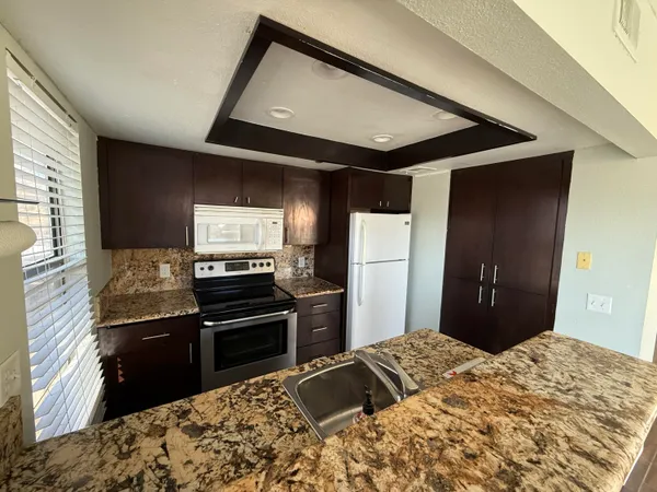 $2,100 | 43376 Cook Street, Unit 92, Palm Desert, CA 92211