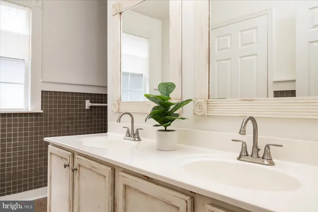 $479,999 | 1037 Biltmore Avenue, West River, MD 20778