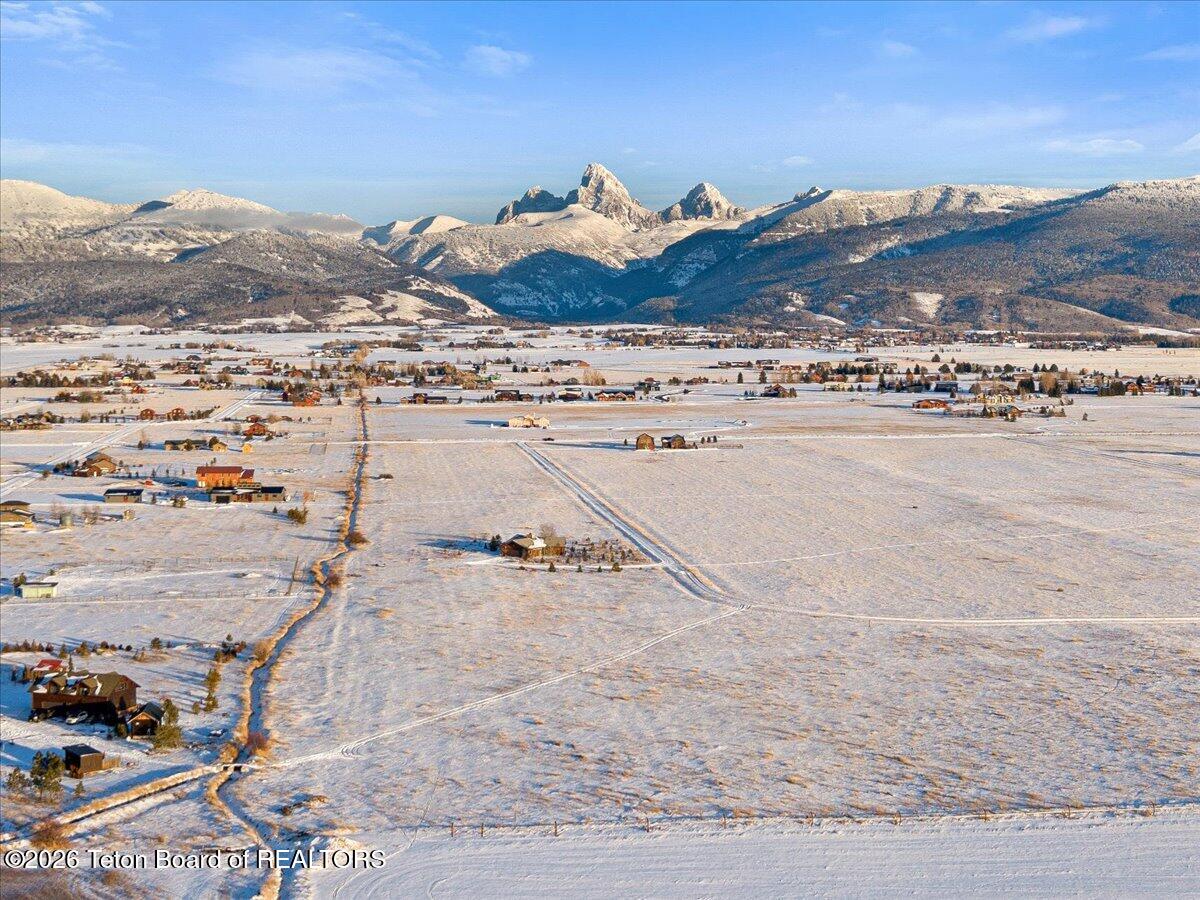 01-01 - 443 Treasure Mountain Loop