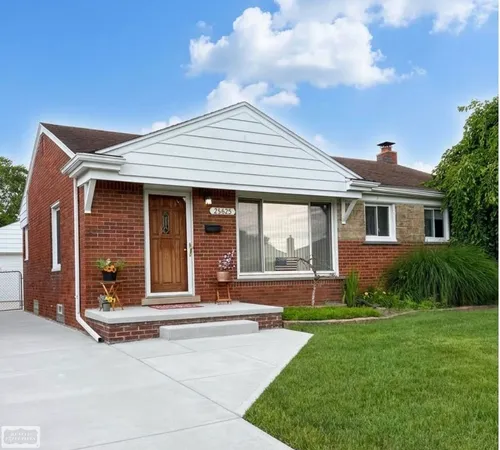 $196,600 | 25625 Ronald Street, Roseville, MI 48066
