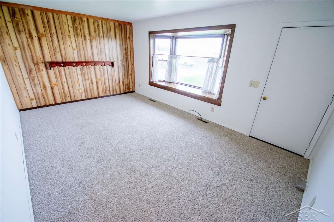 1582 Wheeler Road Bay City, MI 48706 - Photo 3 of 18