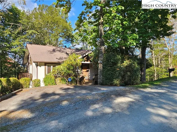 $585,000 | 109 Foxgrape Hollow Road, Beech Mountain, NC 28604
