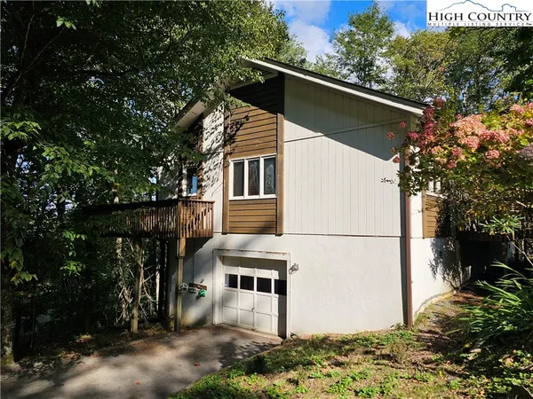 $585,000 | 109 Foxgrape Hollow Road, Beech Mountain, NC 28604