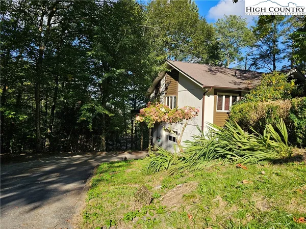 $585,000 | 109 Foxgrape Hollow Road, Beech Mountain, NC 28604