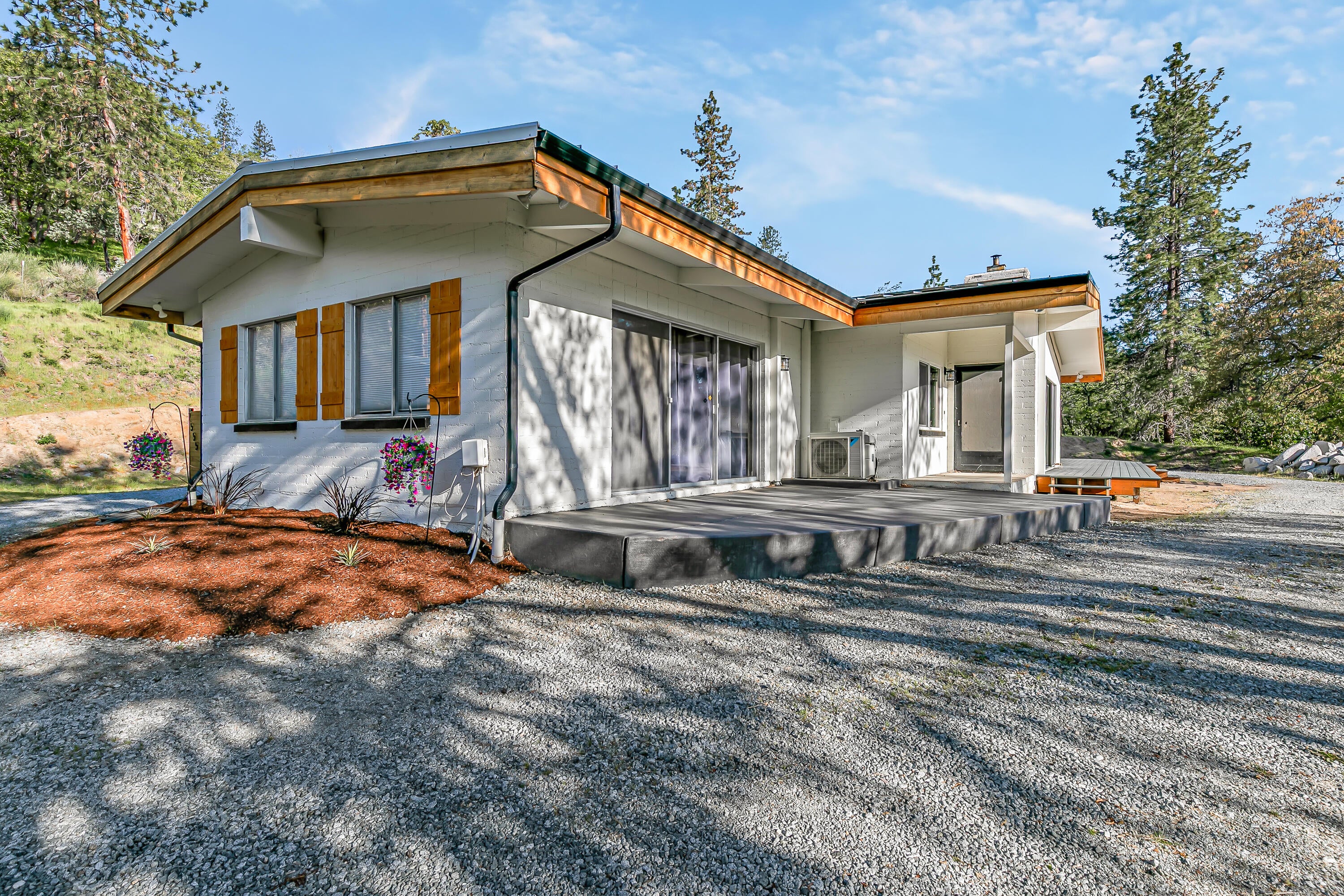 2555 Old Military Road Central Point, OR 97502 - Photo 21 of 31 9R9A4862