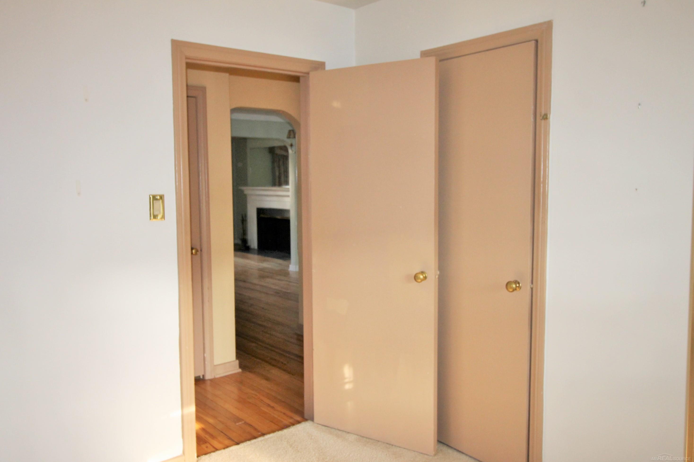 307-309 Rivard Boulevard Grosse Pointe, MI 48230 - Photo 31 of 41 50135199-dcc0804a-bc76-46a3-b1c0-83b848a253ea.JPG