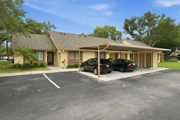 $259,900 | 2538 Oakleaf Lane, Unit 33B, Clearwater, FL 33763