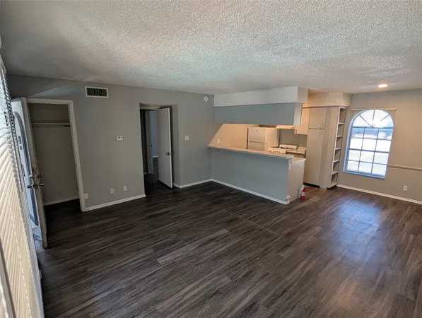 $900 | 101 East 33rd Street, Unit 102, Austin, TX 78705