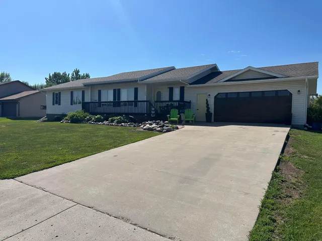 $359,999 | 306 7th Street Southwest, Roseau, MN 56751