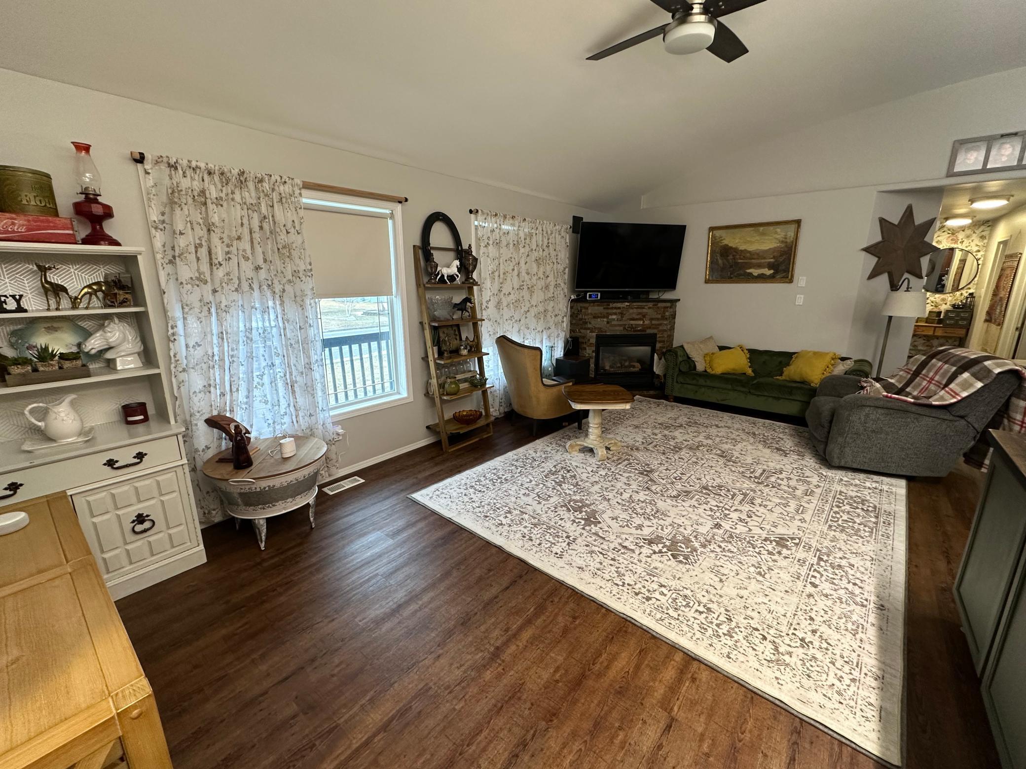 306 7th Street Southwest Roseau, MN 56751 - Photo 11 of 57