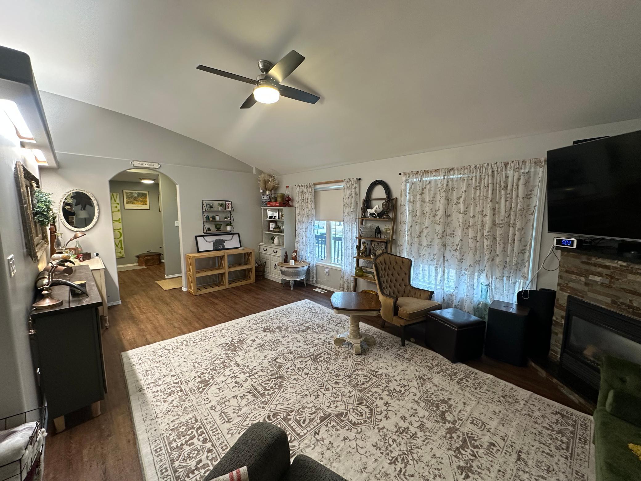 306 7th Street Southwest Roseau, MN 56751 - Photo 17 of 57