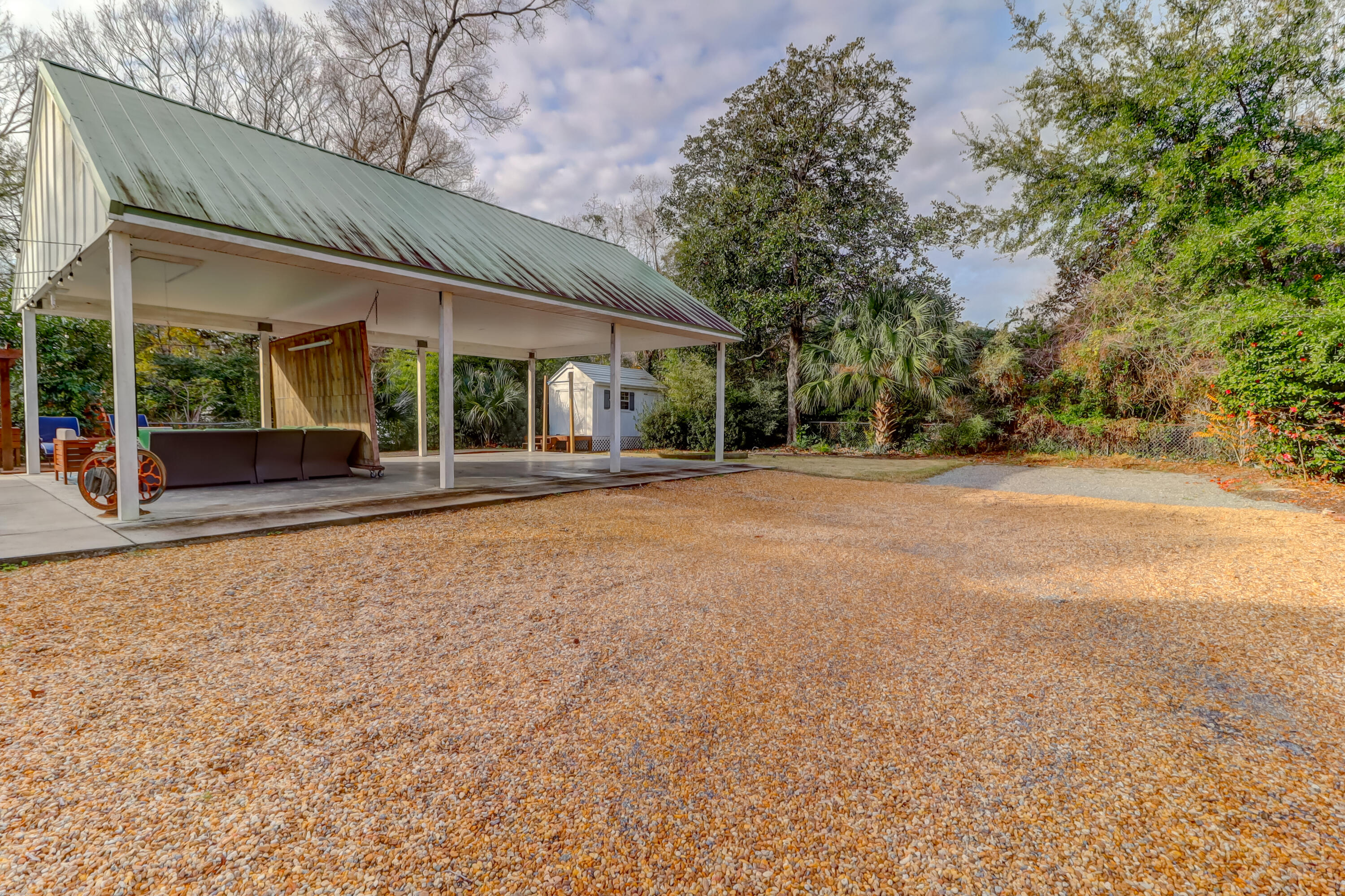 122 Folly Road Charleston, SC 29407 - Photo 5 of 48 122 Folly (6)