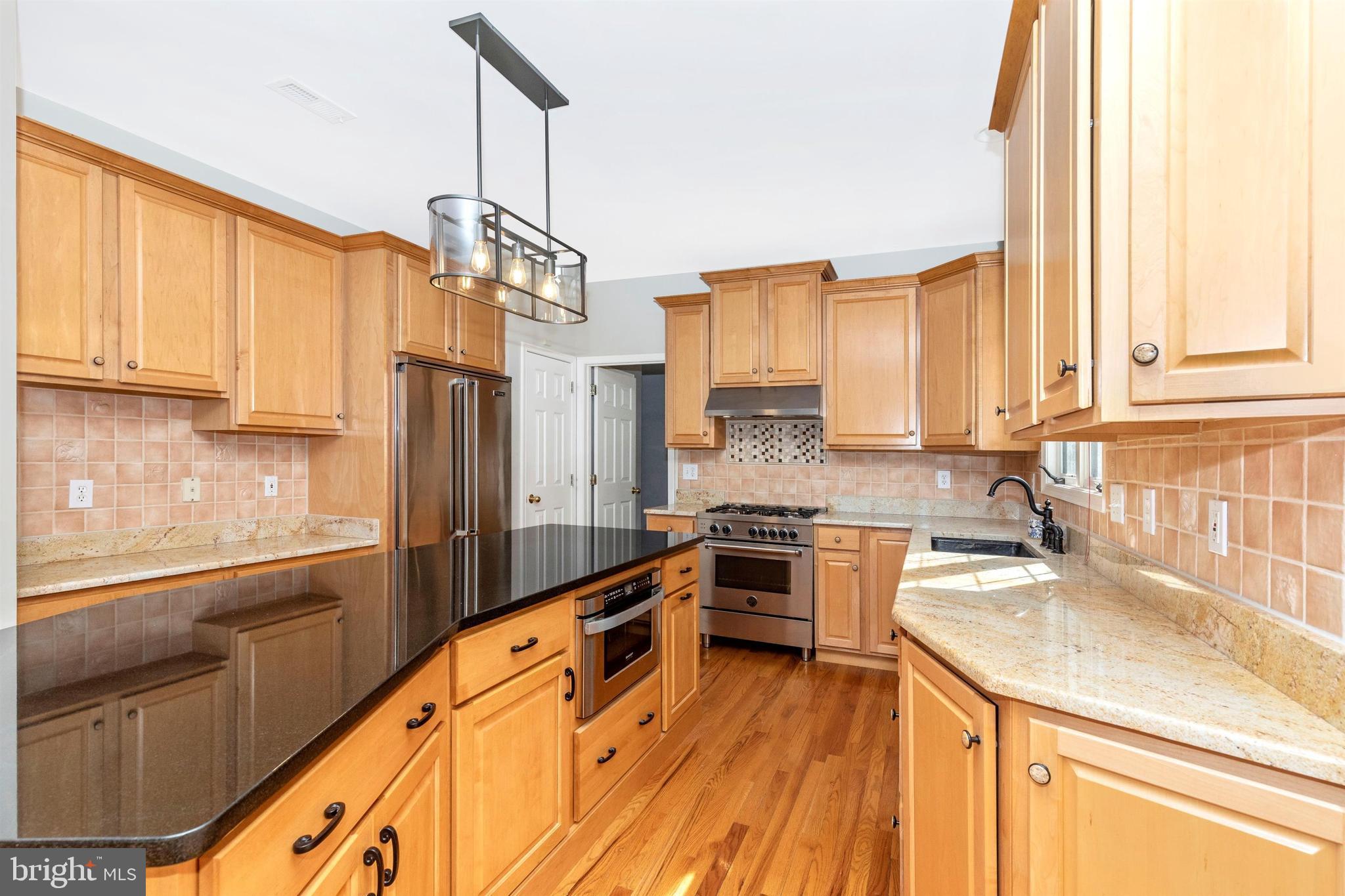 17 Norristown Road Blue Bell, PA 19422 - Photo 12 of 39 Expanded granite island