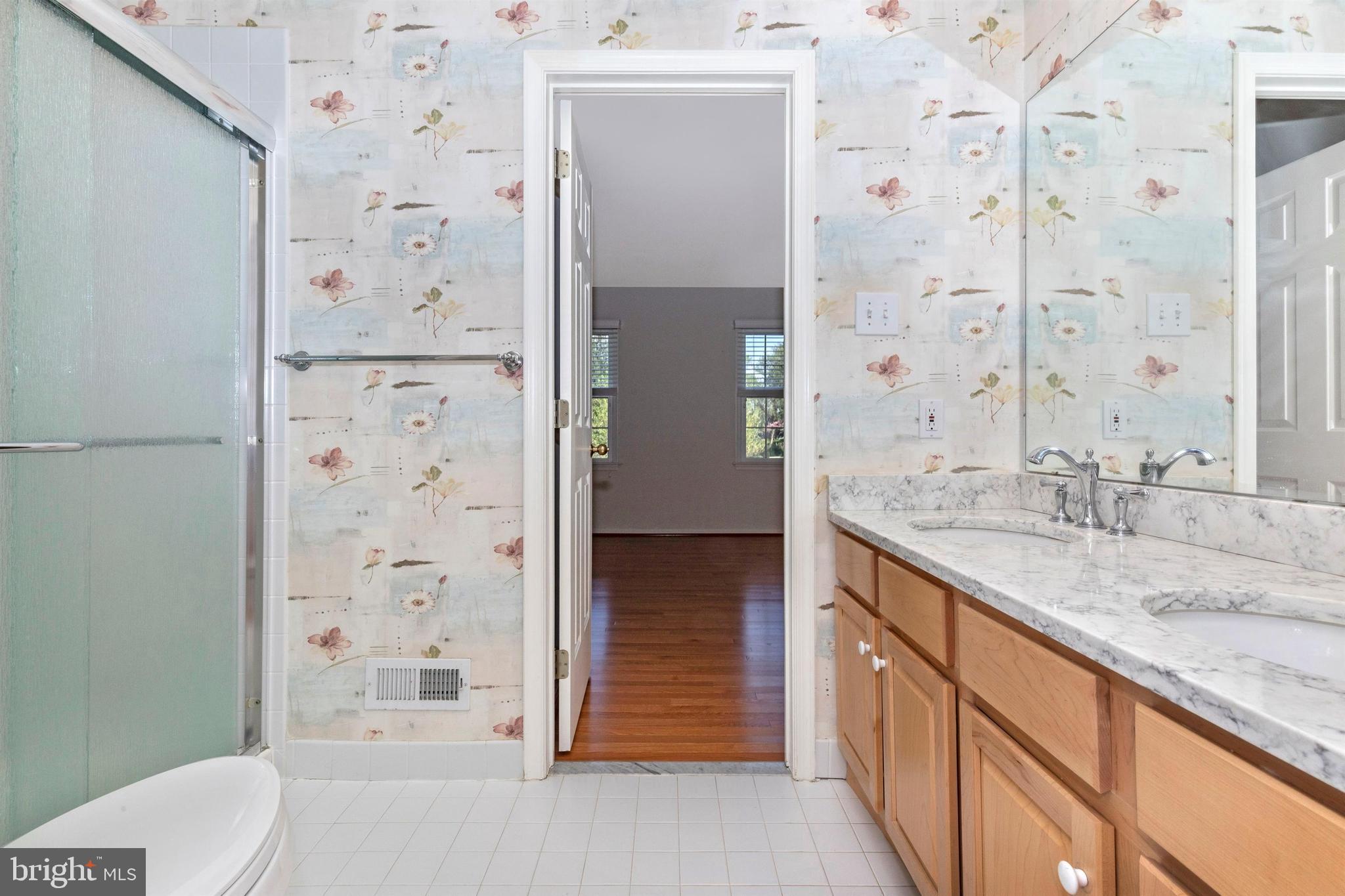 17 Norristown Road Blue Bell, PA 19422 - Photo 27 of 39 Jack-and-Jill bathroom