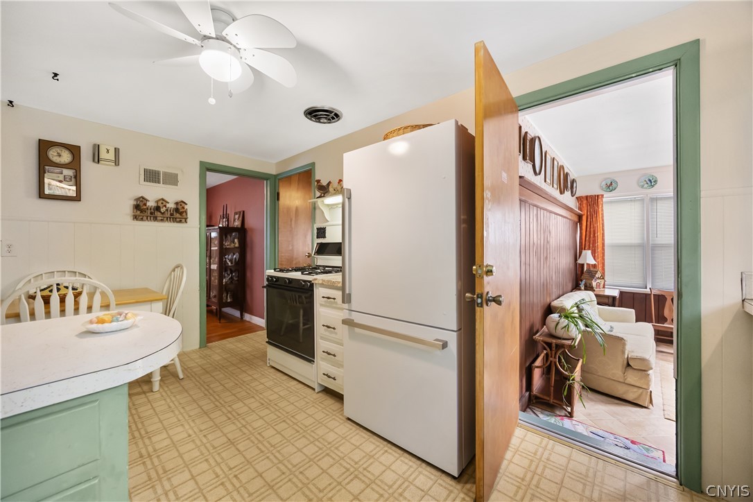208 Harding Place Syracuse, NY 13205 - Photo 10 of 30